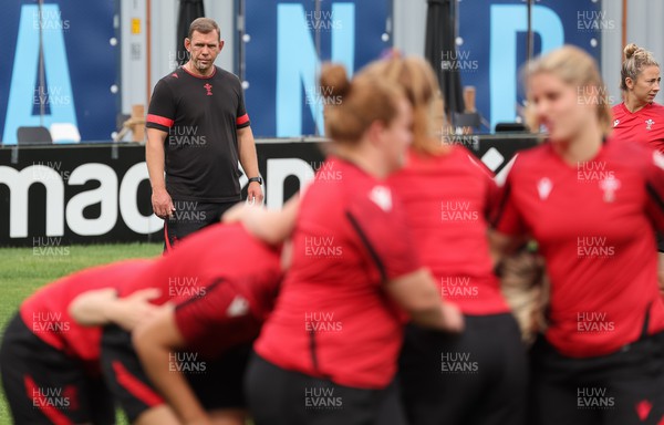 260822 - Wales Women Walkthrough - Wales Women head coach Ioan Cunningham looks on during the Walkthrough ahead of Canada Women v Wales Women