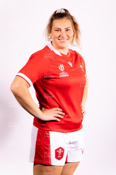 130922 - Wales Women World Cup Squad Portraits - Gwenllian Pyrs