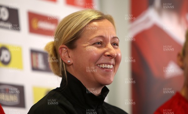 300818 - Wales Women Football Training - Wales Manager Jayne Ludlow talks to the media