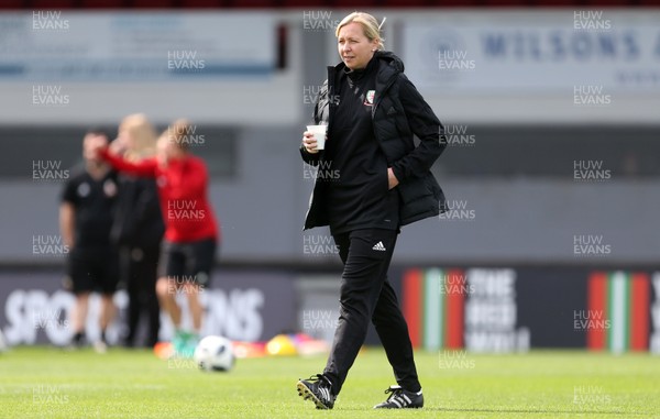 300818 - Wales Women Football Training - Wales Manager Jayne Ludlow