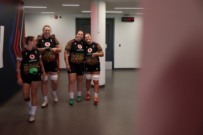 260626 - Wales Womens Rugby Captains Run at Twickenham ahead of their game against the Barbarians tomorrow - Maisie Davies and Alex Callender