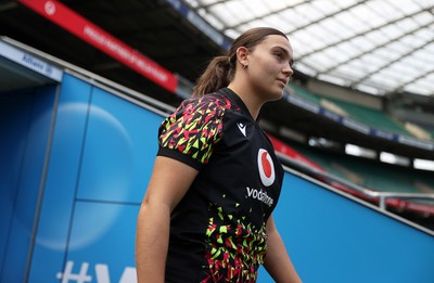 260626 - Wales Womens Rugby Captains Run at Twickenham ahead of their game against the Barbarians tomorrow - Bryonie King