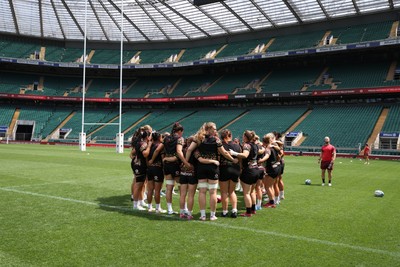260626 - Wales Womens Rugby Captains Run at Twickenham ahead of their game against the Barbarians tomorrow - Wales team huddle