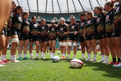 260626 - Wales Womens Rugby Captains Run at Twickenham ahead of their game against the Barbarians tomorrow - Wales team huddle