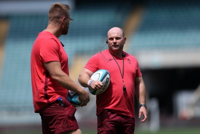 260626 - Wales Womens Rugby Captains Run at Twickenham ahead of their game against the Barbarians tomorrow - Head Coach Sean Lynn