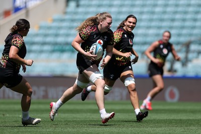 260626 - Wales Womens Rugby Captains Run at Twickenham ahead of their game against the Barbarians tomorrow - Alaw Pyrs