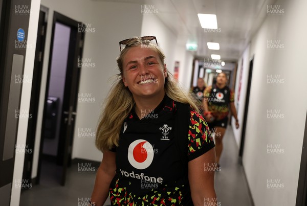 260626 - Wales Womens Rugby Captains Run at Twickenham ahead of their game against the Barbarians tomorrow - Alex Callender