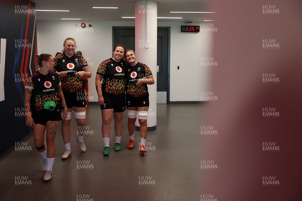 260626 - Wales Womens Rugby Captains Run at Twickenham ahead of their game against the Barbarians tomorrow - Maisie Davies and Alex Callender