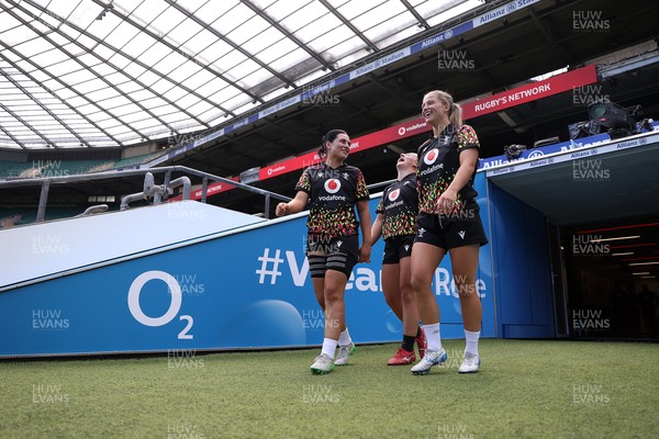 260626 - Wales Womens Rugby Captains Run at Twickenham ahead of their game against the Barbarians tomorrow - Lucy Isaac and Freya Bell