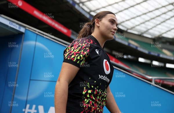 260626 - Wales Womens Rugby Captains Run at Twickenham ahead of their game against the Barbarians tomorrow - Bryonie King
