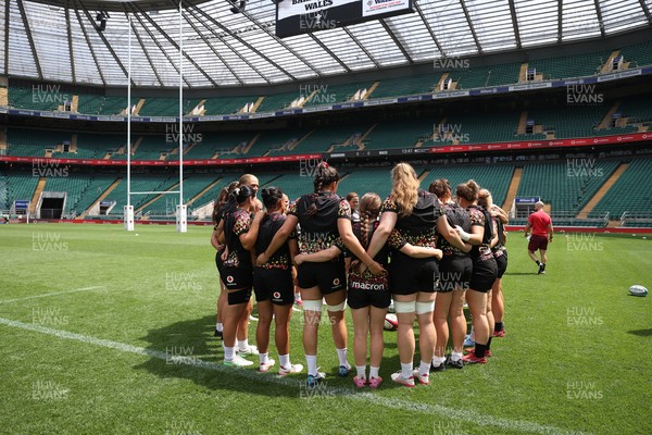 260626 - Wales Womens Rugby Captains Run at Twickenham ahead of their game against the Barbarians tomorrow - Wales team huddle