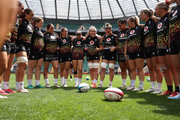 260626 - Wales Womens Rugby Captains Run at Twickenham ahead of their game against the Barbarians tomorrow - Wales team huddle
