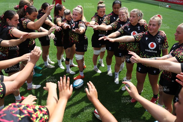 260626 - Wales Womens Rugby Captains Run at Twickenham ahead of their game against the Barbarians tomorrow - Wales team huddle