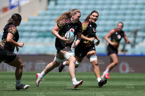 260626 - Wales Womens Rugby Captains Run at Twickenham ahead of their game against the Barbarians tomorrow - Alaw Pyrs
