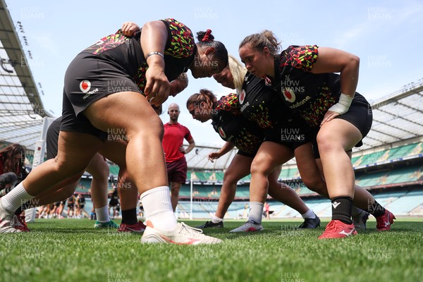 260626 - Wales Womens Rugby Captains Run at Twickenham ahead of their game against the Barbarians tomorrow - Katherine Baverstock