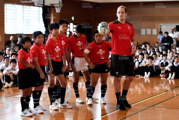 111019 - Wales Rugby School Visit - Alun Wyn Jones during a visit to Obiyama High School in Kumamoto