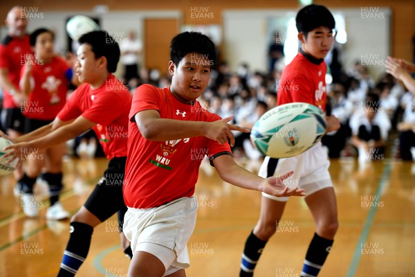 111019 - Wales Rugby School Visit - School Children during a visit to Obiyama High School in Kumamoto