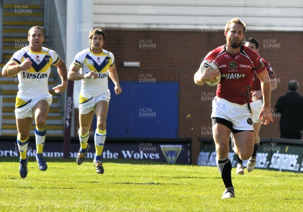 29.03.09 - Warrington Wolves v Celtic Crusaders - engage Super League Crusaders Damien Quinn on a breakaway run. 