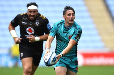 120921 - Wasps v Dragons - Preseason Friendly - Sam Davies of Dragons gets into space