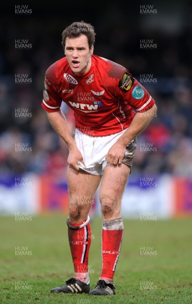 13.01.08 - Wasps v Llanelli Scarlets - Heineken Cup - Llanelli's Mark Jones 