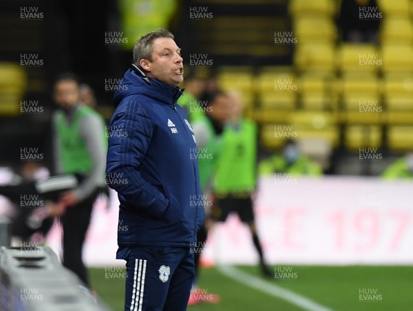 051220 - Watford v Cardiff City - Sky Bet Championship - Cardiff City manager Neil Harris shouts instructions to his team from the technical area