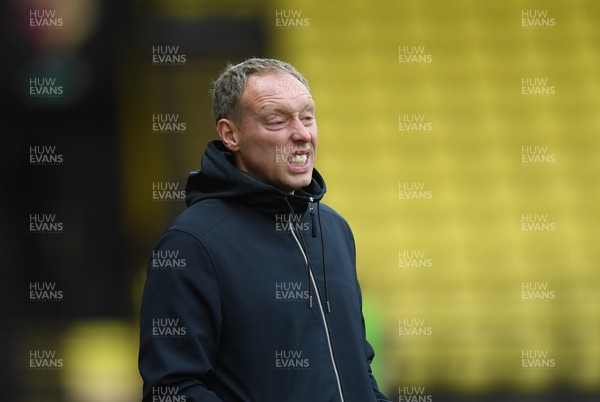 080521 - Watford v Swansea City - Sky Bet Championship - Swansea City manager Steve Cooper shouts instructions to his team from the technical area