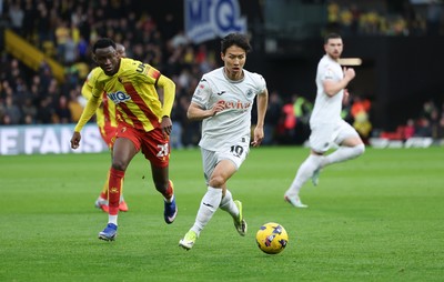 310126 - Watford v Swansea City, EFL Sky Bet Championship - Ji-Sung Eom of Swansea City presses forward