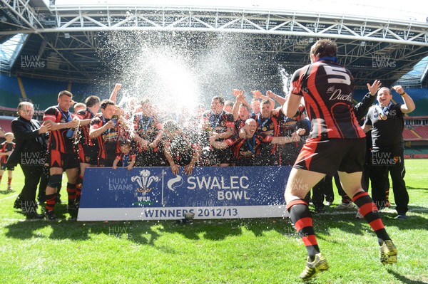 040513 - Wattstown v Fishguard & Goodwick - SWALEC Bowl Final -Wattstown players celebrate winning the SWALEC Bowl 