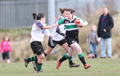 28.03.10 ... Waunarlwydd v Seven Sisters, WRU Women's National Plate Final 2009-10. -  Action from the plate final between Waunarlwydd (white shirts) and Seven Sisters 