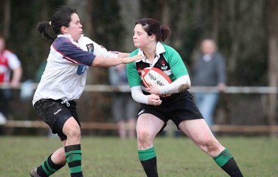 28.03.10 ... Waunarlwydd v Seven Sisters, WRU Women's National Plate Final 2009-10. -  Action from the plate final between Waunarlwydd (white shirts) and Seven Sisters 