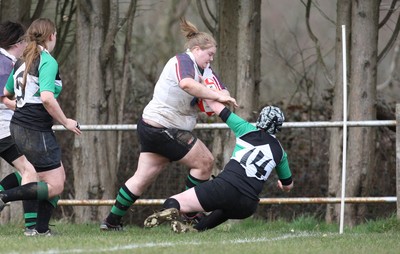 28.03.10 ... Waunarlwydd v Seven Sisters, WRU Women's National Plate Final 2009-10. -  Waunarlwydd's Carole Anne Burt powers over to score try 