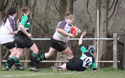 28.03.10 ... Waunarlwydd v Seven Sisters, WRU Women's National Plate Final 2009-10. -  Waunarlwydd's Carole Anne Burt powers over to score try 