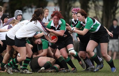 28.03.10 ... Waunarlwydd v Seven Sisters, WRU Women's National Plate Final 2009-10. -  Seven Sisters' Lisa John charges forward 