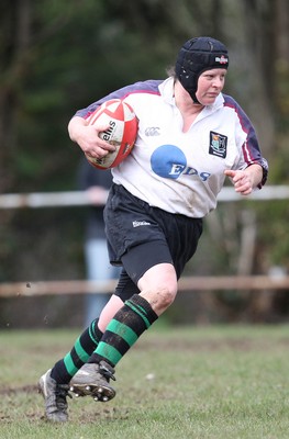 28.03.10 ... Waunarlwydd v Seven Sisters, WRU Women's National Plate Final 2009-10. -  Waunarlwydd's Dee Evans 