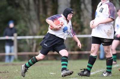 28.03.10 ... Waunarlwydd v Seven Sisters, WRU Women's National Plate Final 2009-10. -  Waunarlwydd's Dee Evans 