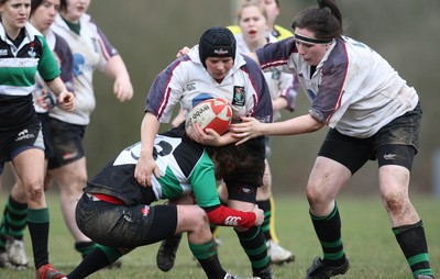 28.03.10 ... Waunarlwydd v Seven Sisters, WRU Women's National Plate Final 2009-10. -  Waunarlwydd's Dee Evans 