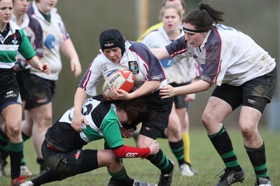 28.03.10 ... Waunarlwydd v Seven Sisters, WRU Women's National Plate Final 2009-10. -  Waunarlwydd's Dee Evans 