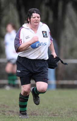 28.03.10 ... Waunarlwydd v Seven Sisters, WRU Women's National Plate Final 2009-10. -  Waunarlwydd's Dee Evans 