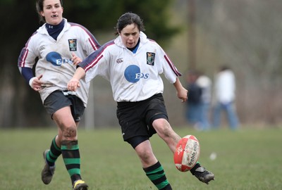 28.03.10 ... Waunarlwydd v Seven Sisters, WRU Women's National Plate Final 2009-10. -  Action from the plate final between Waunarlwydd (white shirts) and Seven Sisters 