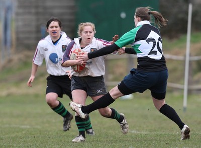 28.03.10 ... Waunarlwydd v Seven Sisters, WRU Women's National Plate Final 2009-10. -  Action from the plate final between Waunarlwydd (white shirts) and Seven Sisters 