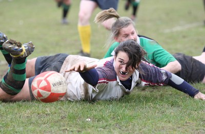 28.03.10 ... Waunarlwydd v Seven Sisters, WRU Women's National Plate Final 2009-10. -  Action from the plate final between Waunarlwydd (white shirts) and Seven Sisters 