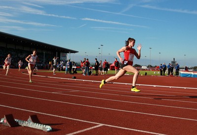 150714 - Welsh Athletics International held at the Cardiff International Sports Stadium - Seren Bundy-Davies at the start of Women 400m Final