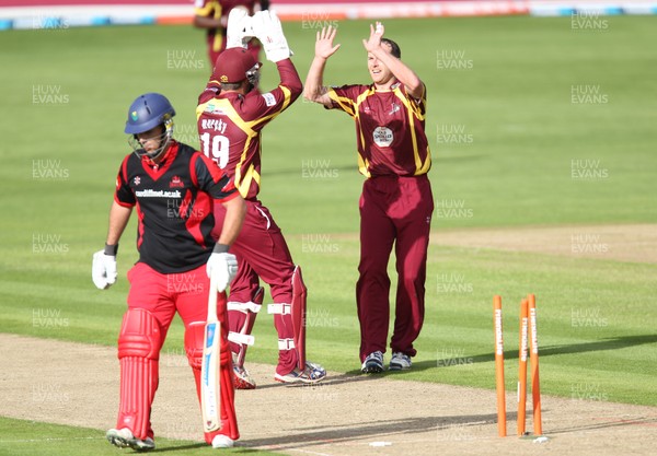 300612 - Welsh Dragons v Northants Steelbacks, Friends Life T20 - Northants Steelbacks Lee Daggett and David Murphy celebrate the wicket of Welsh Dragons' Jim Allenby 