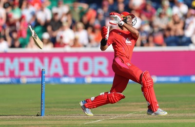 120826 - Welsh Fire Women v London Spirit Women, The Hundred - Rachin Ravindra of Welsh Fire loses his bat as he plays a shot and is caught by David Willey