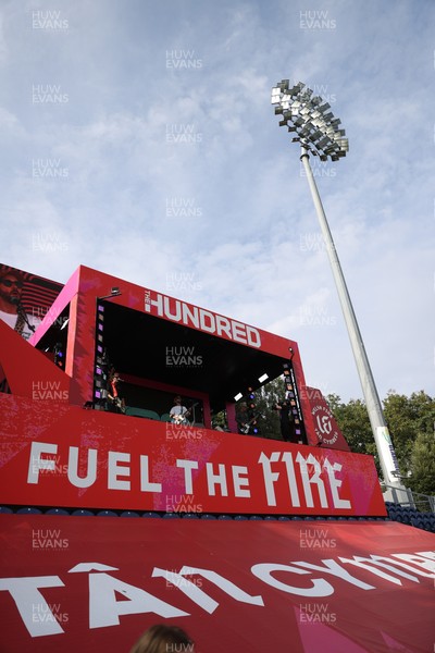 030826 - Welsh Fire v Southern Brave - The Hundred - Feeder perform at the ground