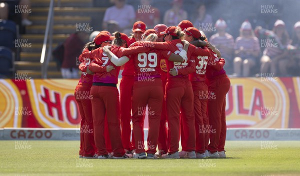 130822 - Welsh Fire Women v Birmingham Phoenix Women, The Hundred - The Welsh Fire Women huddle together at the start of the match