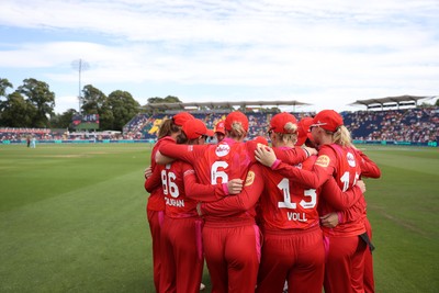 250726 - Welsh Fire Women v MI London Women - The Hundred - Team huddle