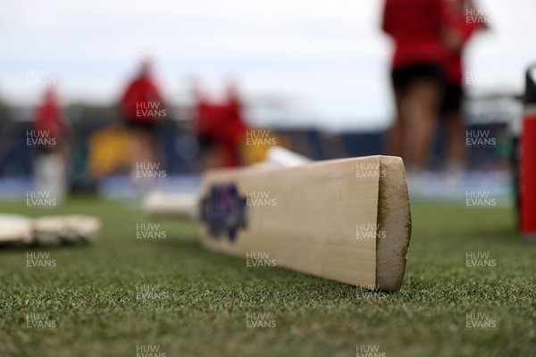 250726 - Welsh Fire Women v MI London Women - The Hundred - Bat