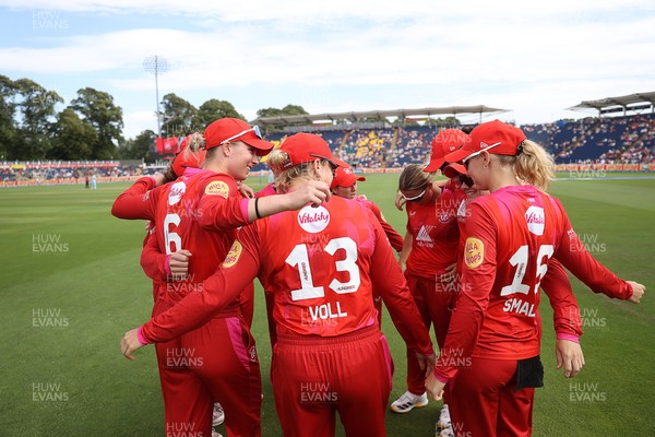 250726 - Welsh Fire Women v MI London Women - The Hundred - Team huddle