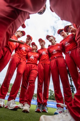 030826 - Welsh Fire Women v Southern Brave Women - The Hundred - Welsh Fire team huddle